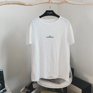 Maison Margiela T-shirt  - Äkta, kvitto finns. Köpt på NK i Gbg. 