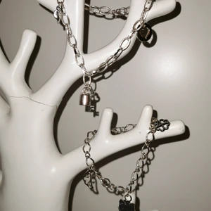 Armband  - Kedje armband med olika berlocker 