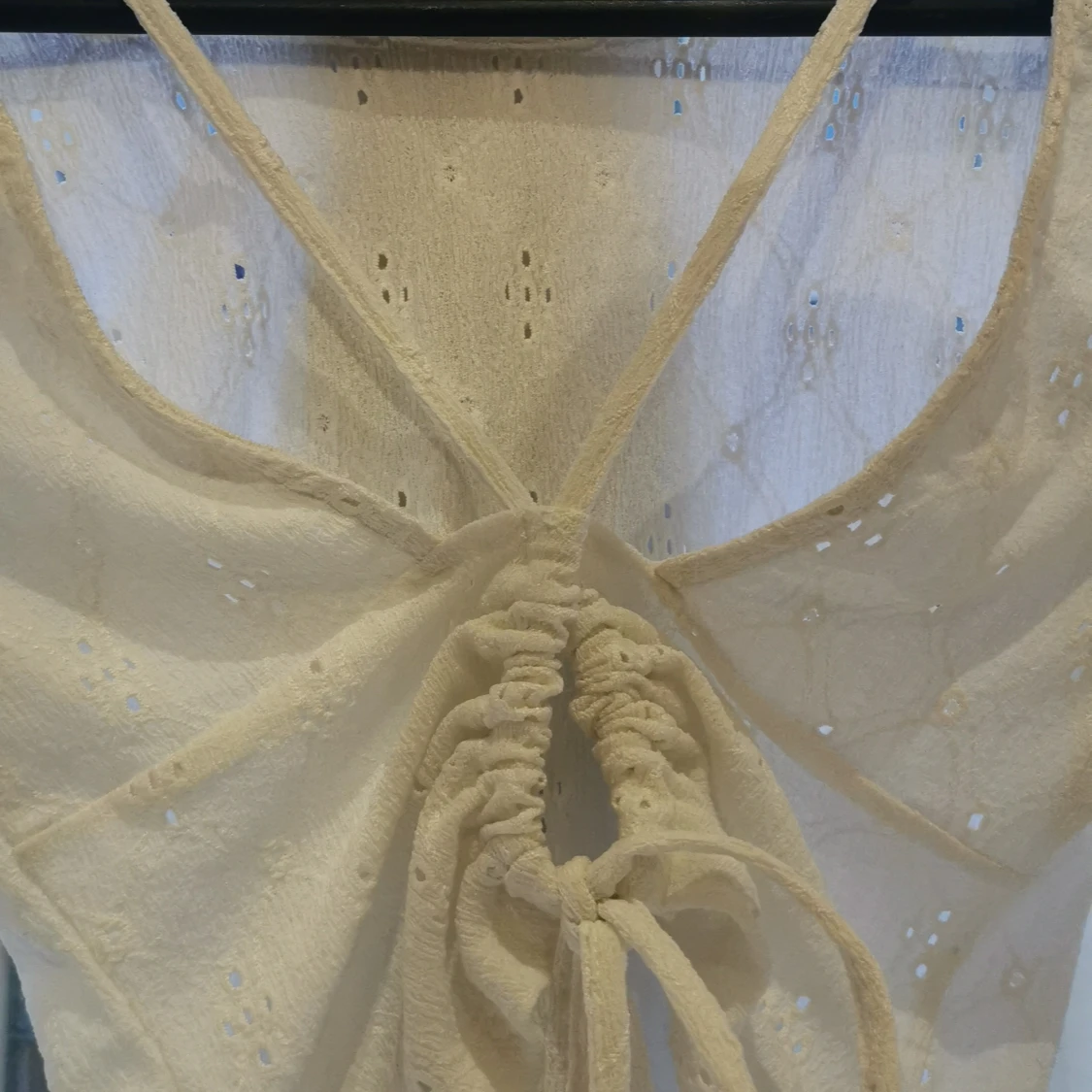 Puff sleeve with open back - 90