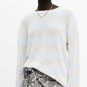 Stickad tröja - Säljer tröjan som på bilden!! Från Zara. Nypris 260 säljer här för 180 ❤️❤️ 