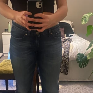 Rerock - Säljer dessa skitcoola lågmidjade rerock jeansen!! Utgångspris 150 kr💓Säljer endast för ett bra pris. Frakt tillkommer, skriv vid frågor