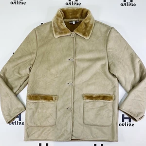 HUMANA Second hand Jacka - Vintage retro Jacka i fårskinnsimitation/fuskpäls i oversize stil!  Använd en gång, köpt på Humana Second Hand online, prislappen kvar.   Nypris 450kr (Tog för långt tid på mig att fundera och då hade returrätten gått ut, därav jag säljer den här)          Storlek: dam 44 enligt lapp men uppskattas som 42 dam. Jag som har 38/40 och den blir lite oversize då, herr 50!  ✨