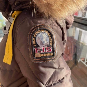 Brun parajumper - Brun fin parajumper i storlek S ! Skriv för fler bilder 