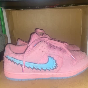 REP GRATEFUL DEAD SB - SIZE 8   GREAT CONDITION WITH BOX 