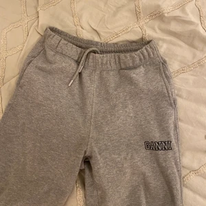 Ganni sweatpants  - Mjukis från Ganni i storlek M! Köpta i somras, nypris ca 1500kr. Blir tyvärr inte använda så mycket. 
