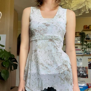 Linne - Jääääättefint linne som jag tyvärr måste sälja pga pengarbrist. Storlek M💘 frakt tillkommer!