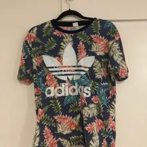 Adidas t- shirt 