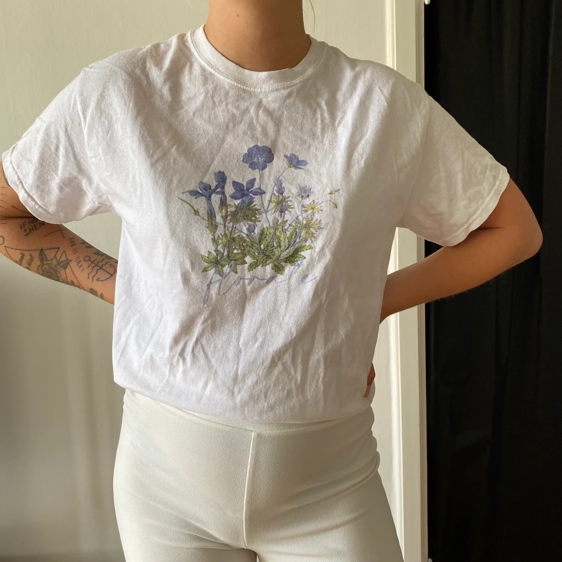 T-shirt med blommor strl M