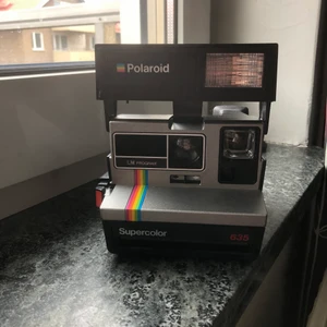 Polaroid kamera  - Väldigt bra polaroidkamera, bilderna blir väldigt retro och det är verkligen en vibe!! Jag har inte kunnat använda kamera så mycket som jag hade viljat så bättre att den hamnar hos ngn som tänker använda den🥰