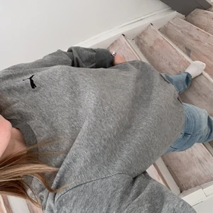  sweatshirt  - Grå Puma sweatshirt i storlek M 