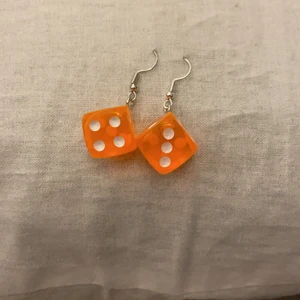 Tärning  - Tärningar i orange 