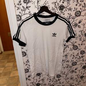 Adidas t-Shirt som är i bra skick 