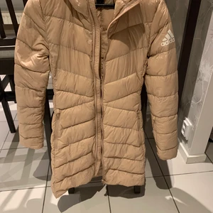 Adidas jacka  - En väldigt skön dunjacka av märket adidas 