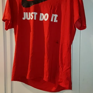 Nike,  - Nike tröjan är xl, den i mitten är S, och jeansen är S!! 