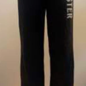 Hollister mjukisbyxor  - Fina Hollisterbyxor i fint skick,(Äkta) Stl m men kan passa s. 😊