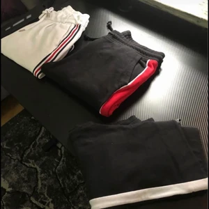 3 stycken mjukis byxor  - 3 stycken mjukis byxor i fint skick som är helt nya, dom är i Stl m kan passa s. 100kr styck 