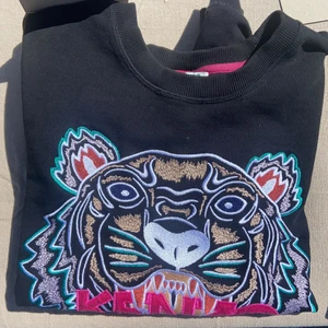 Kenzo tröja  - Kenzo tröja storlek L i barnstorlek. Nästan aldrig använd. 