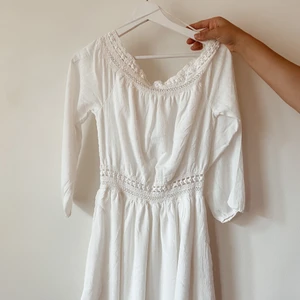 Vit klänning - Vit klänning - oanvänd. 