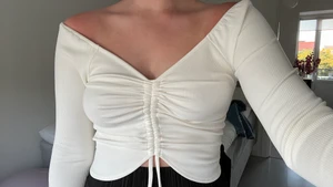 BIKBOK topp - Långärmad topp med snöre man kan dra och anpassa längden! Stretchig och mjuk o go. Säljer pga garderobsrensning🌼☀️