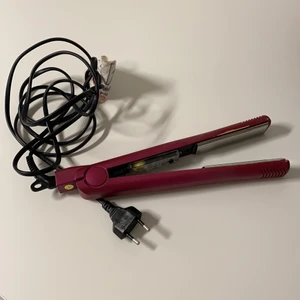 Plattång  - En riktigt bra Snygg frisör plattång, maxvärme 230 grader. Använd fåtal gånger, säljes då jag har två stycken. Super super bra! Köparen står för frakt 