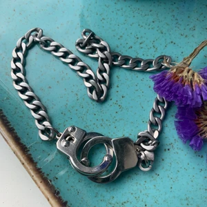 Halsband  - Ett coolt halsband som jag pysslat ihop själv! 12kr frakt