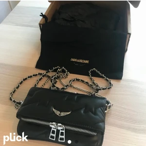 Oanvänd Zadig väska  - Säljer min helt nya Zadig väska modell rock nano ZV Quilted clutch den är helt oanvänd säljer pågrund av att jag råkade köpa fel modell❤️