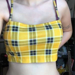 Rutigt croppat linne - Fint skick, knappt använd. 