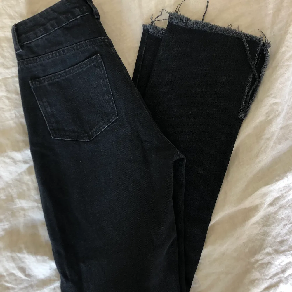 Säljer mina jeans från Hanna Schönbergs kollektion med NAKD. Storlek 34. ☺️. Jeans & Byxor.