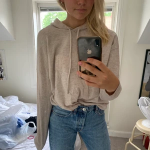 Hoodie i merinoull strl s - Säljer denna hoodie i merinoull från Cubus! Så mysig och dunderkvalite! Strl s