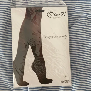 Svarta strumpbyxor  - Säljer ett par trendiga svarta strumpbyxor. Oöppnade ❤️