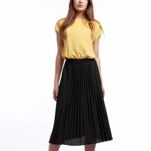 Säljer denna svarta kjol från ginatricot i storlek 32/ xs ser precis ut så som den ser ut på bilden, den är slutsåld på ginatricot hemsida, fortfarande bra sick köpte för 200 kr säljer för 150 + frakt 