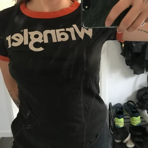 Wrangler t-shirt  - Skön t-shirt från carling. Bra skick men använd 