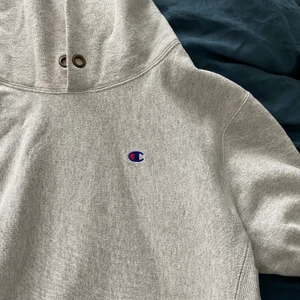 Hoodie  - Champion hoodie i ljusgrå färg!