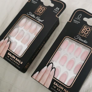 helt nya lösnaglar 💕 lite mörkare färg irl... - helt nya lösnaglar, superbra ifall man inte vill skada naglarna + lätt att applicera/ta bort. går att återvända flera gånger 🥰 10 olika storlekar i varje, 24 naglar som går att forma. lim, fil och applicator ingår 💕 100 kr st/ paket endast öppnad 🌟 (Fallen Angel såld!) 