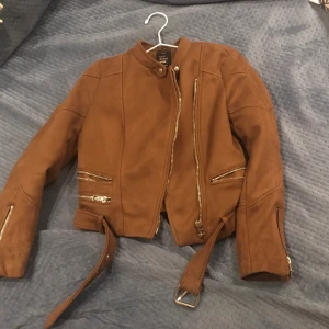 Faux mockajacka från Zara - Jättefin mockajacka som är använd ett dussintals gånger. Oväntat varm. 