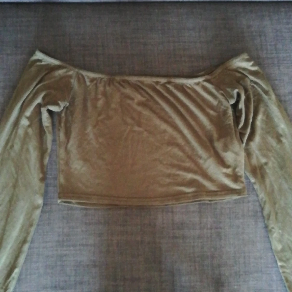 Olivgrön crop top  - 90