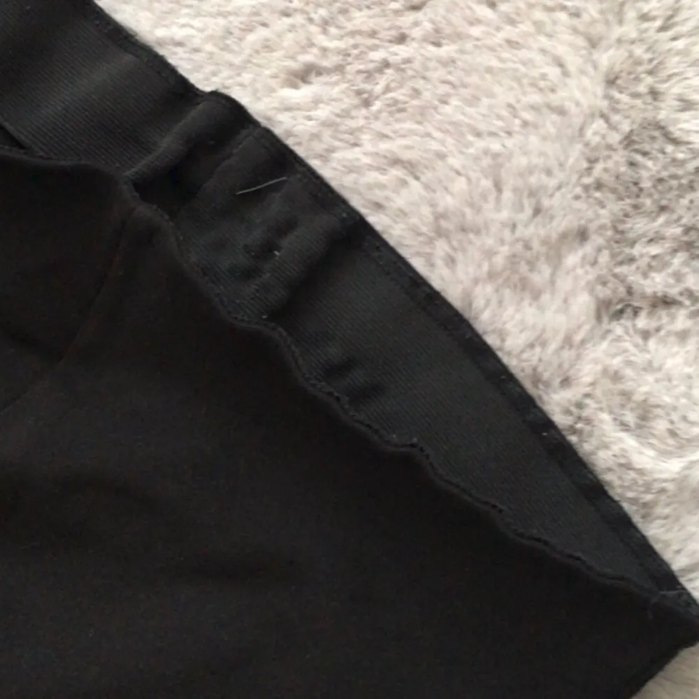 Svarta leggings från Gina strl s. Resåren i midjan något uttöjd. . Jeans & Byxor.