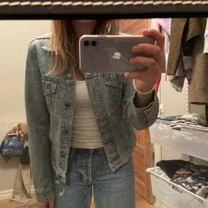 Jeans jacka - Jeansjacka från Mango. Storlek L men sitter som M/S.