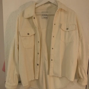 Overshirt den Zara - as snygg overshirt från Zarq, använd 1 gång 