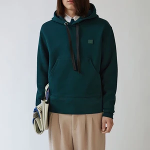 Acne studios hoodie Strl M - Tvingas sälja denna acne hoodie i rare clwr då den blivit för liten.. bra begagnat skick och storlek medium.