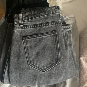 Gråa jeans - Säljer dessa gråa jeans från monki