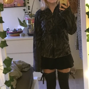 fairy zip-hoodie  - supersöt fairy-core zip hoodie. nyskick. väldigt gullig men får ej användning av den. + 66kr frakt. <3