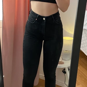 Svarta tighta jeans  - Frakten är inräknad i priset 