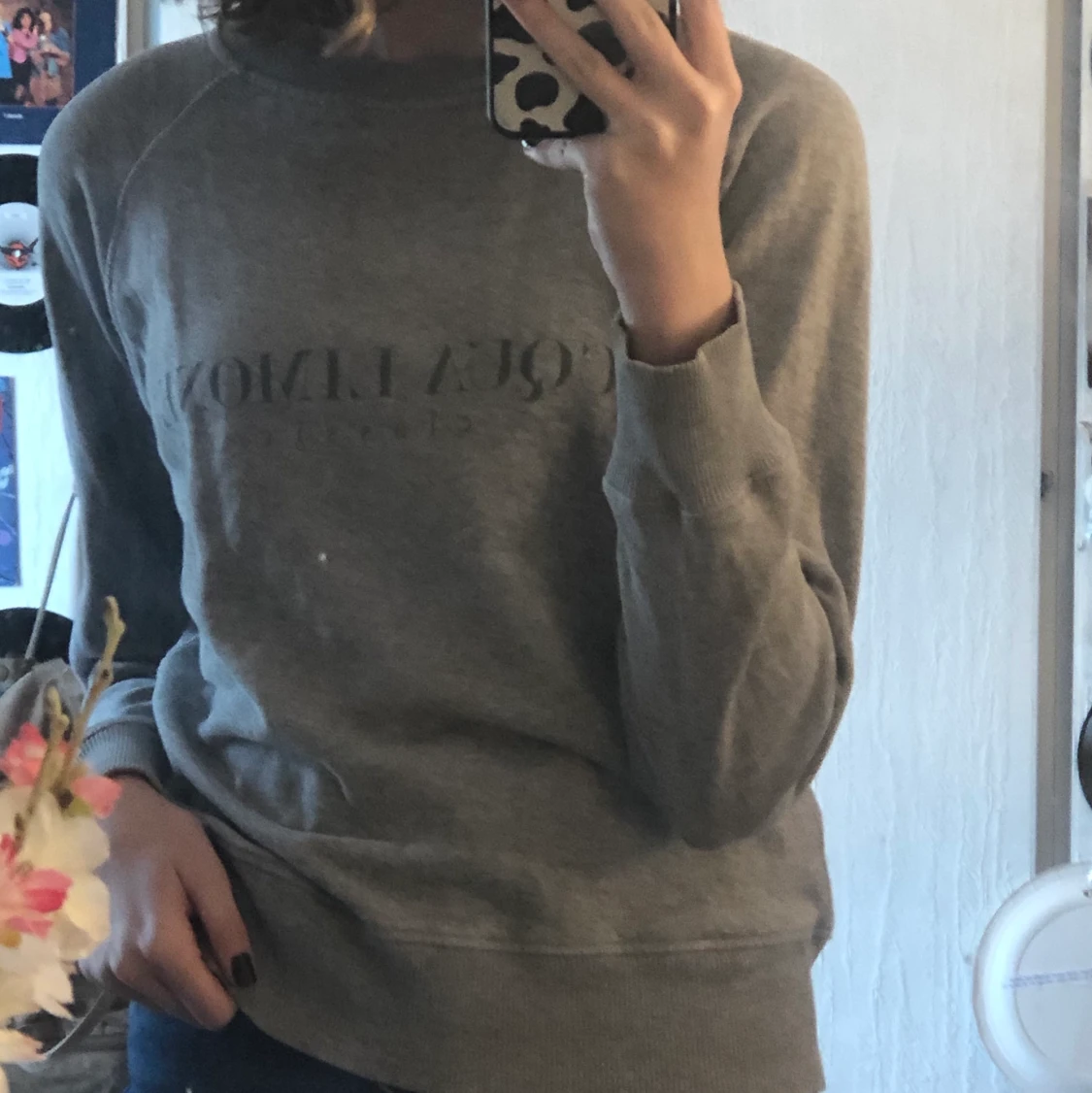 Sweatshirt