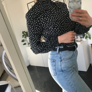 Topp - Söt topp med blommor