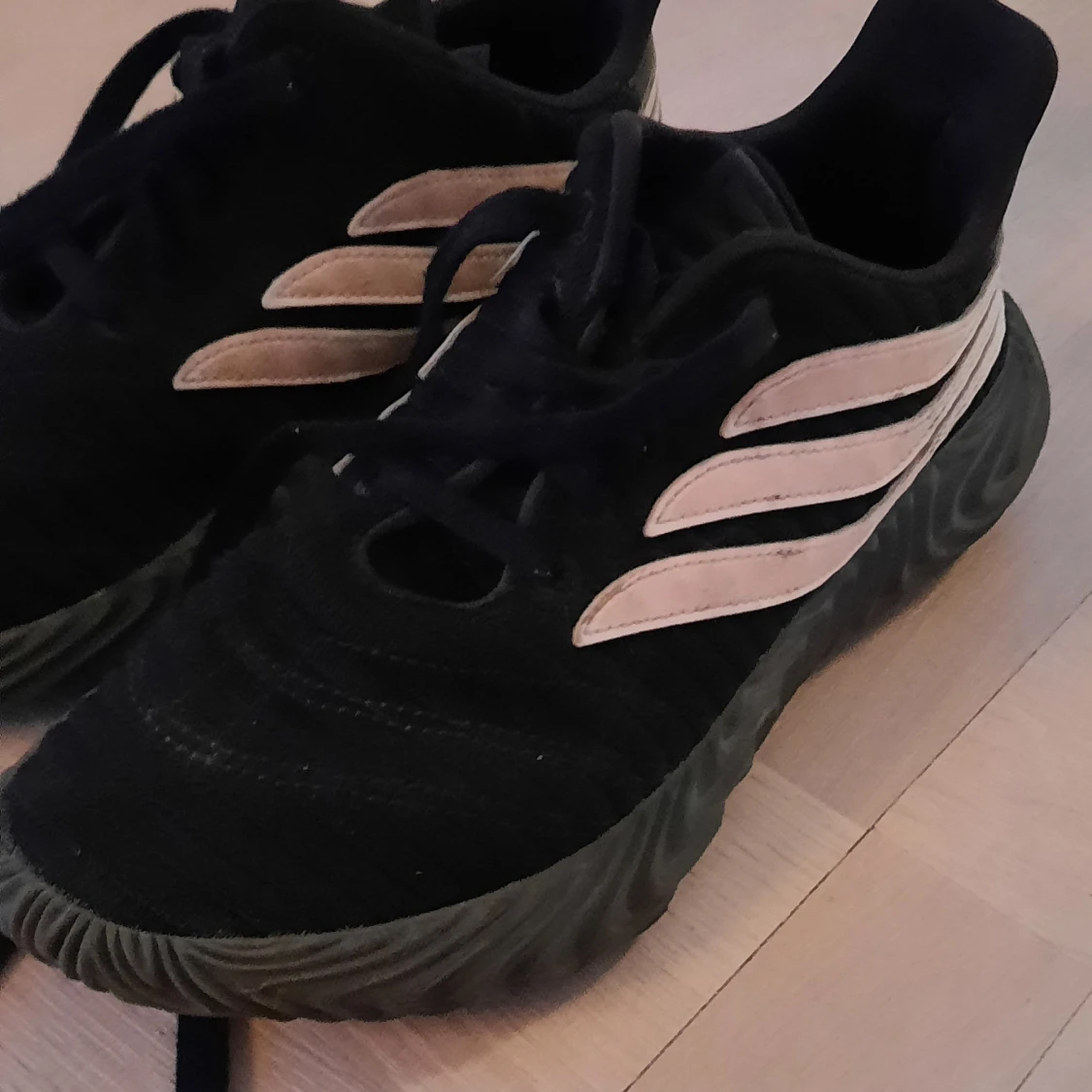 Adidas Sobakov skor 350kr storlek 40 - 90