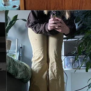 Coola gula bootcut Jean  - Coola gula bootcut jeans i storlek 38. 