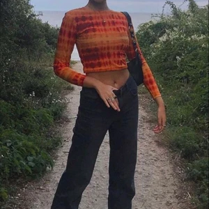 Tröja - Supersnygg tröja som jag köpt second hand, superfin orange färg, inte använts så mycket, syror inte heller någon storlek men de är en S