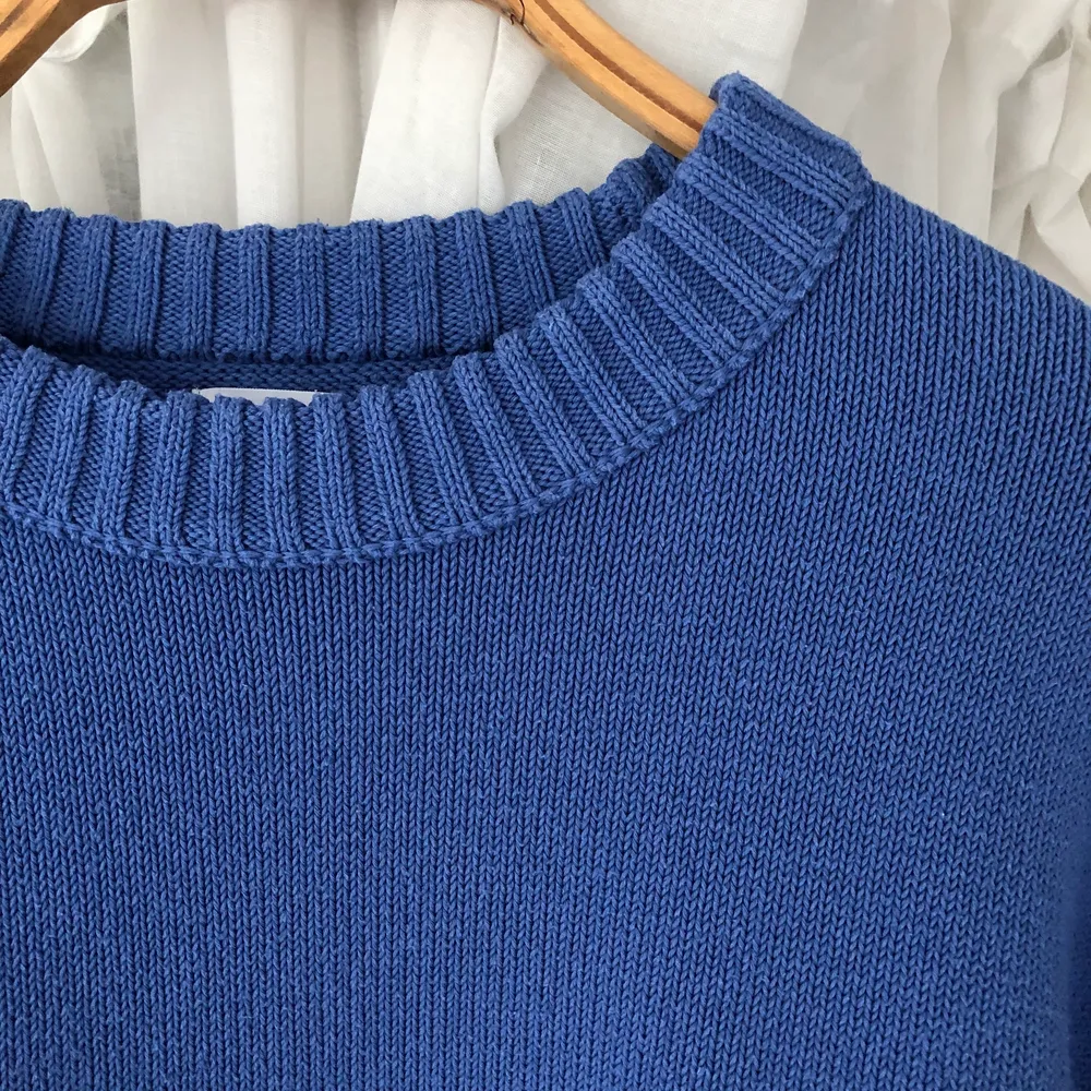 Super fin blå stickad tröja från zara man. XL men sitter som en M enligt mig. Använd fåtal gånger, säljs då den ej använda längre!. Stickat.