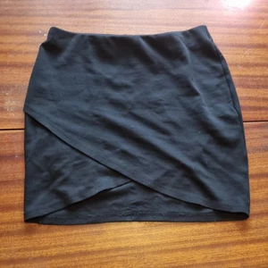 Mini - Svart minikjol storlek s. 15 kr. Samfraktar vid köp av flera varor för 66 kr ❣📦